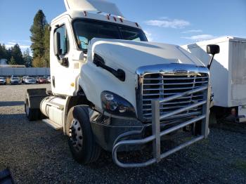  Salvage Freightliner Cascadia 1