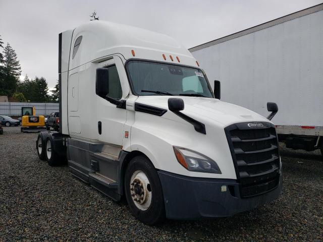  Salvage Freightliner Cascadia 1