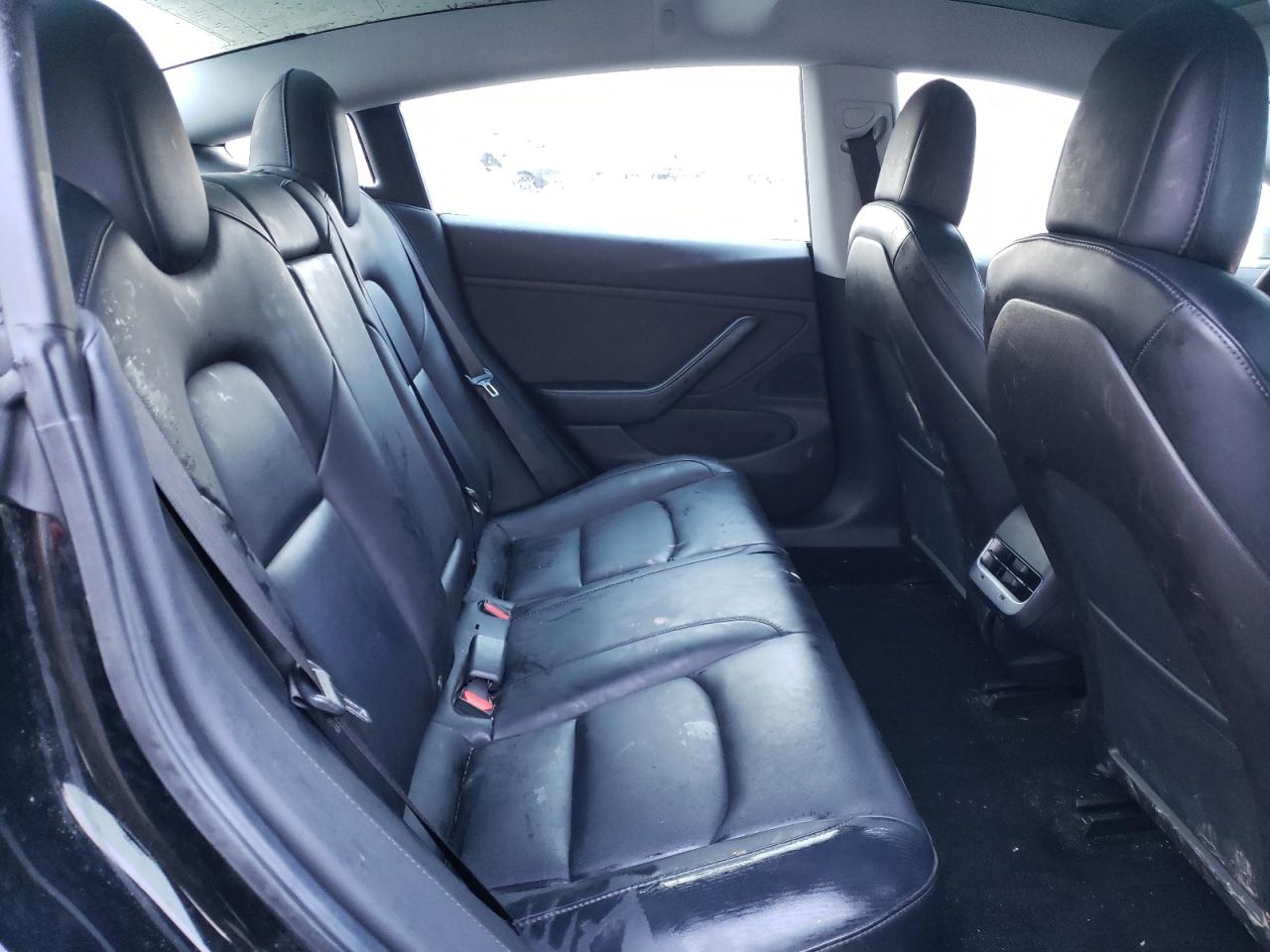 Tesla Model 3 Image 5