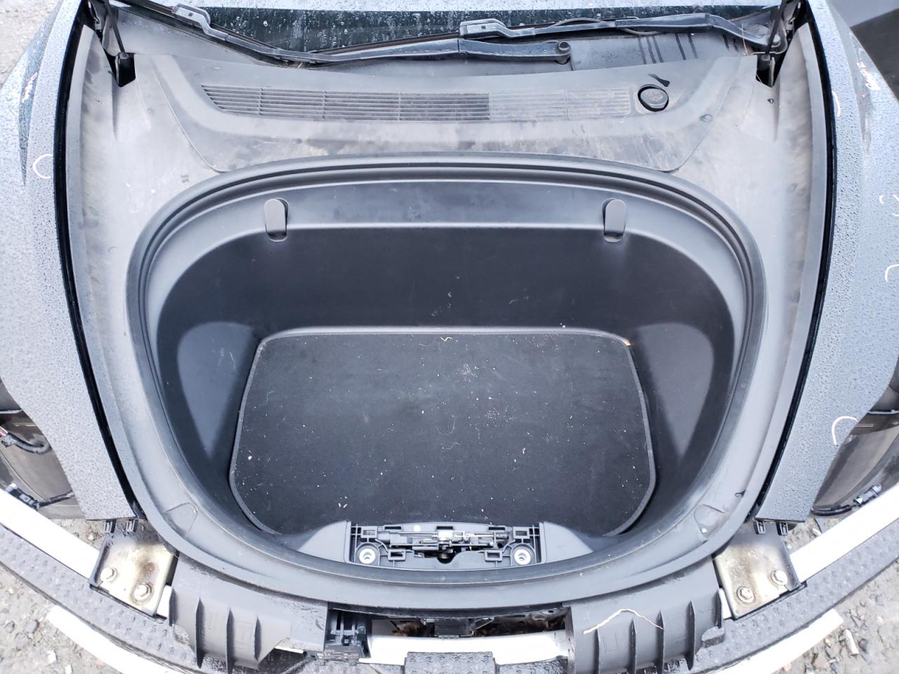 Tesla Model 3 Image 8