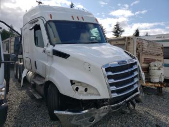  Salvage Freightliner Cascadia 1