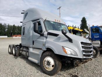  Salvage Freightliner Cascadia 1