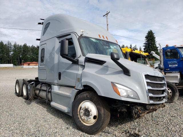  Salvage Freightliner Cascadia 1