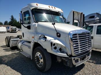  Salvage Freightliner Cascadia 1