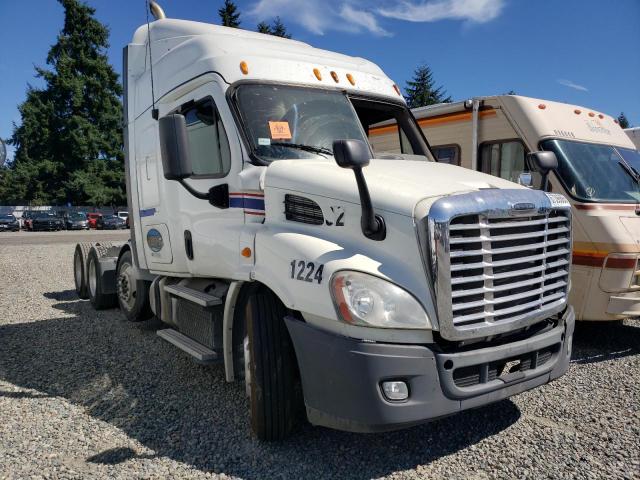  Salvage Freightliner Cascadia 1
