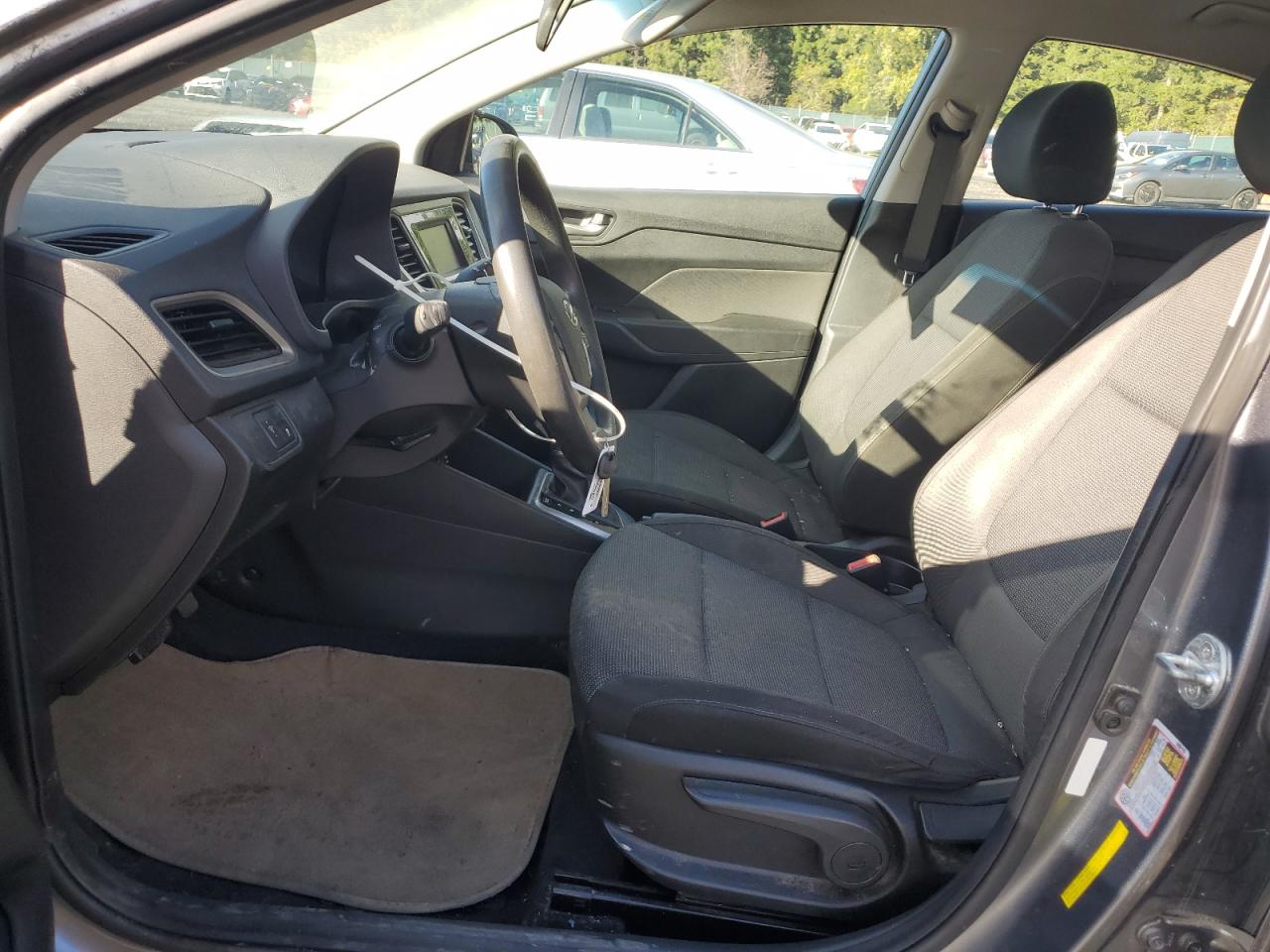 Hyundai ACCENT Se Image 2