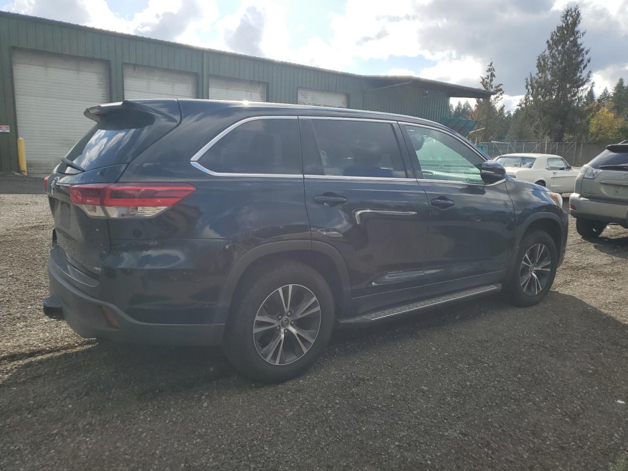 Toyota Highlander Le Image 13