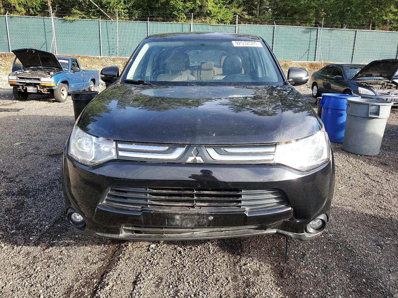 Mitsubishi Outlander Se Image 8