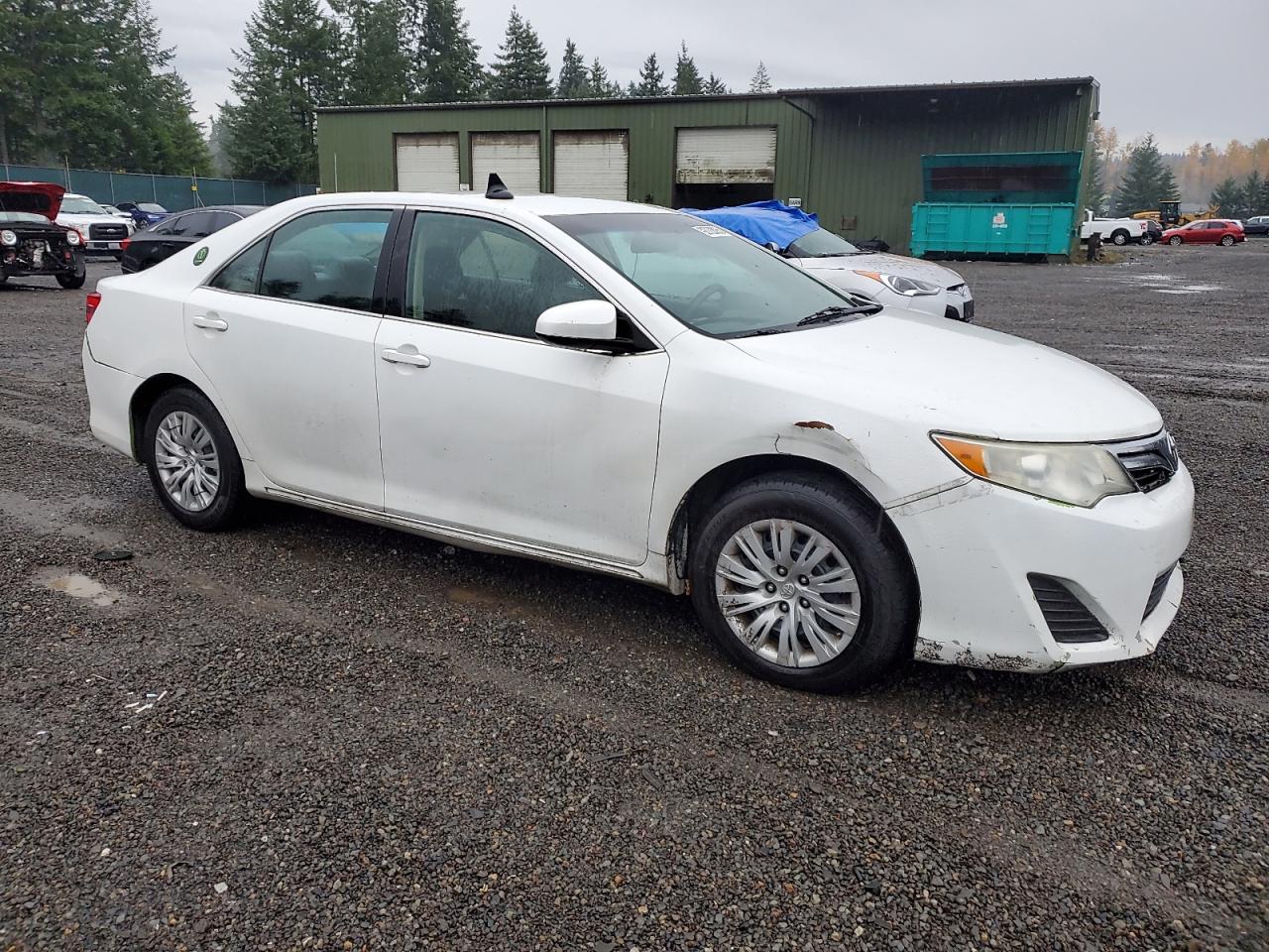 Toyota Camry Hybrid Image 10