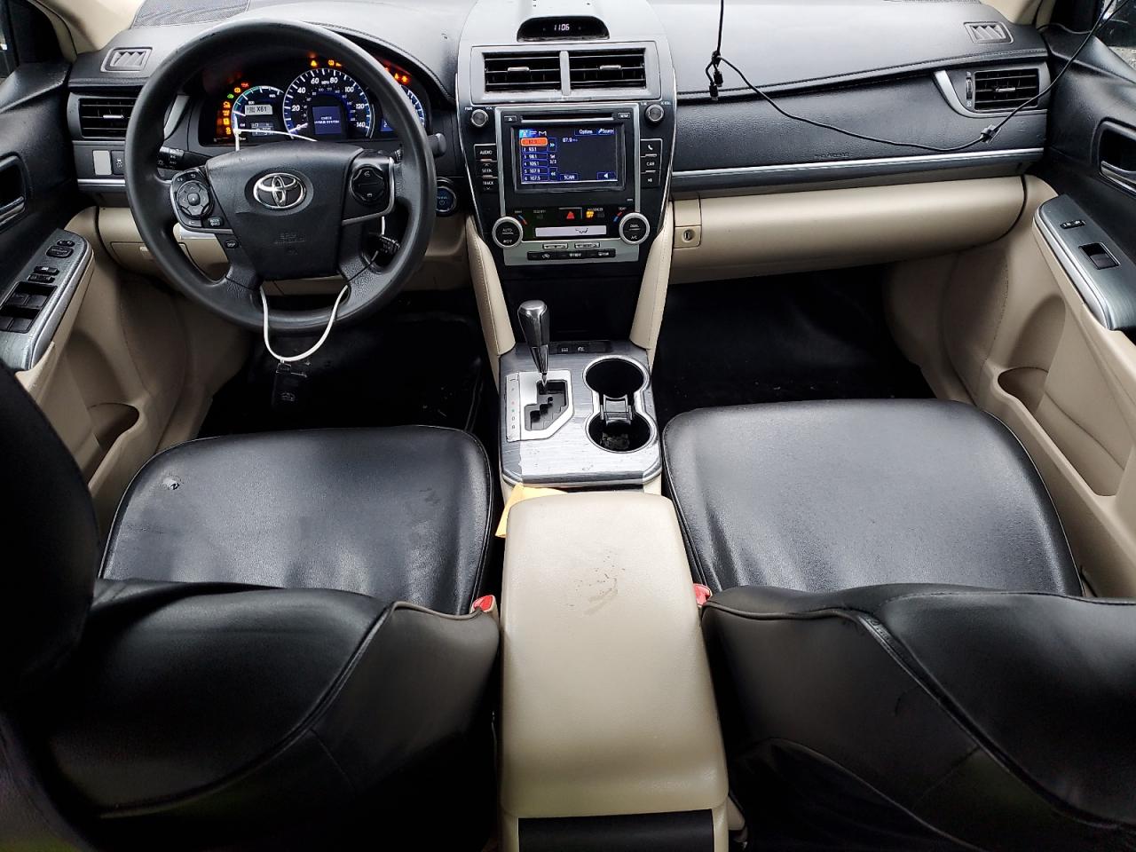 Toyota Camry Hybrid Image 7