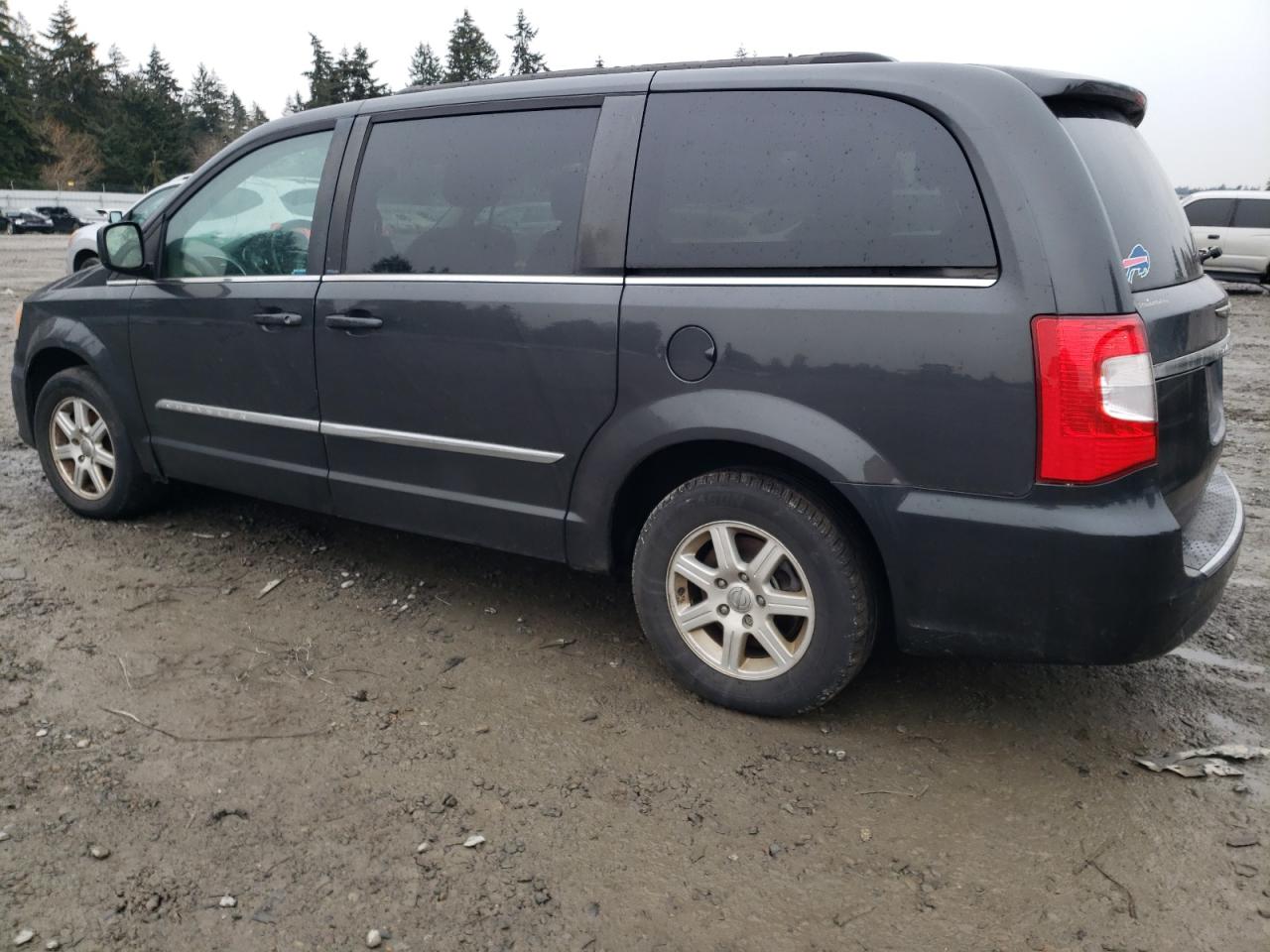 Chrysler Minivan Touring Image 5