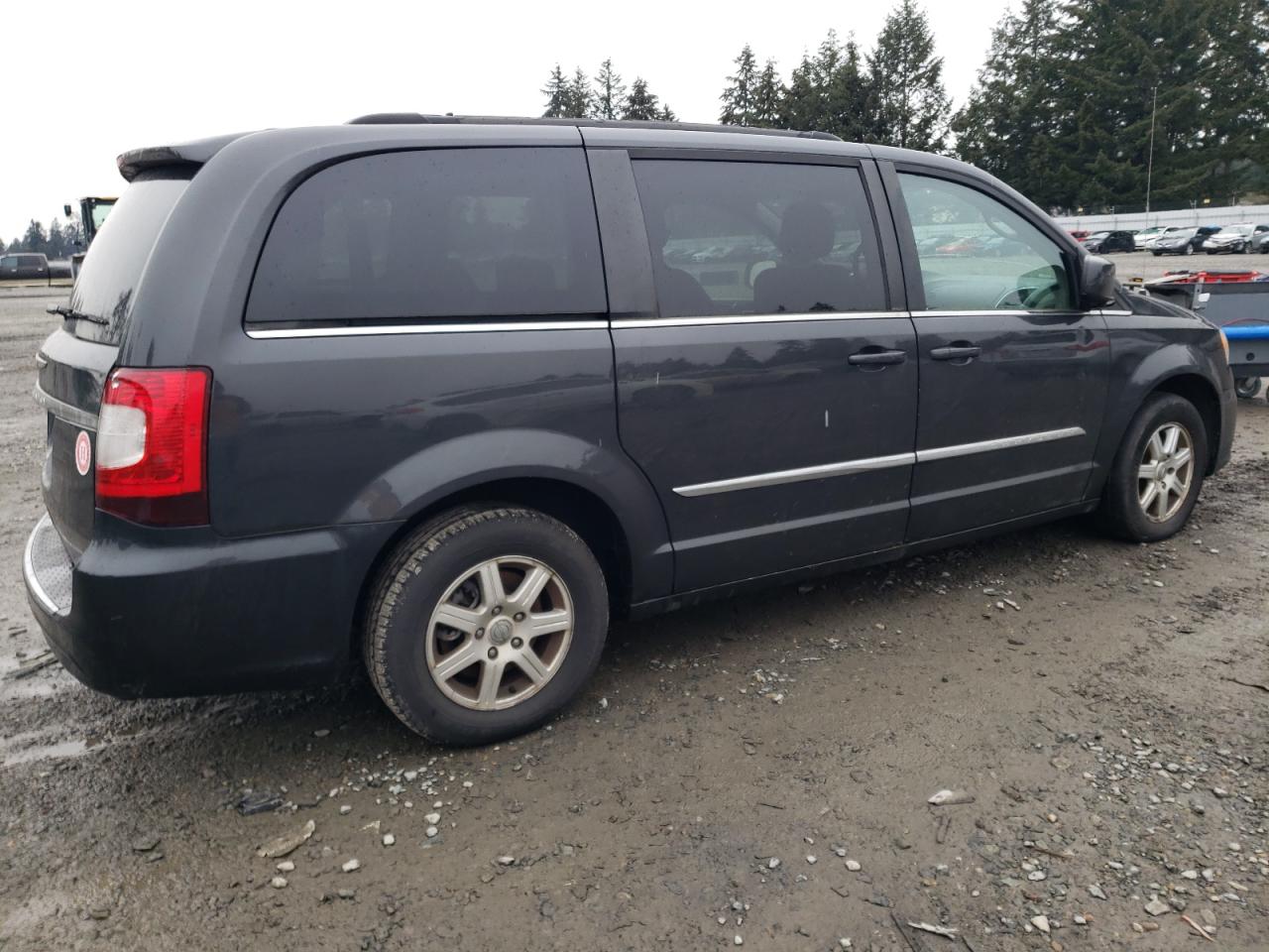 Chrysler Minivan Touring Image 2