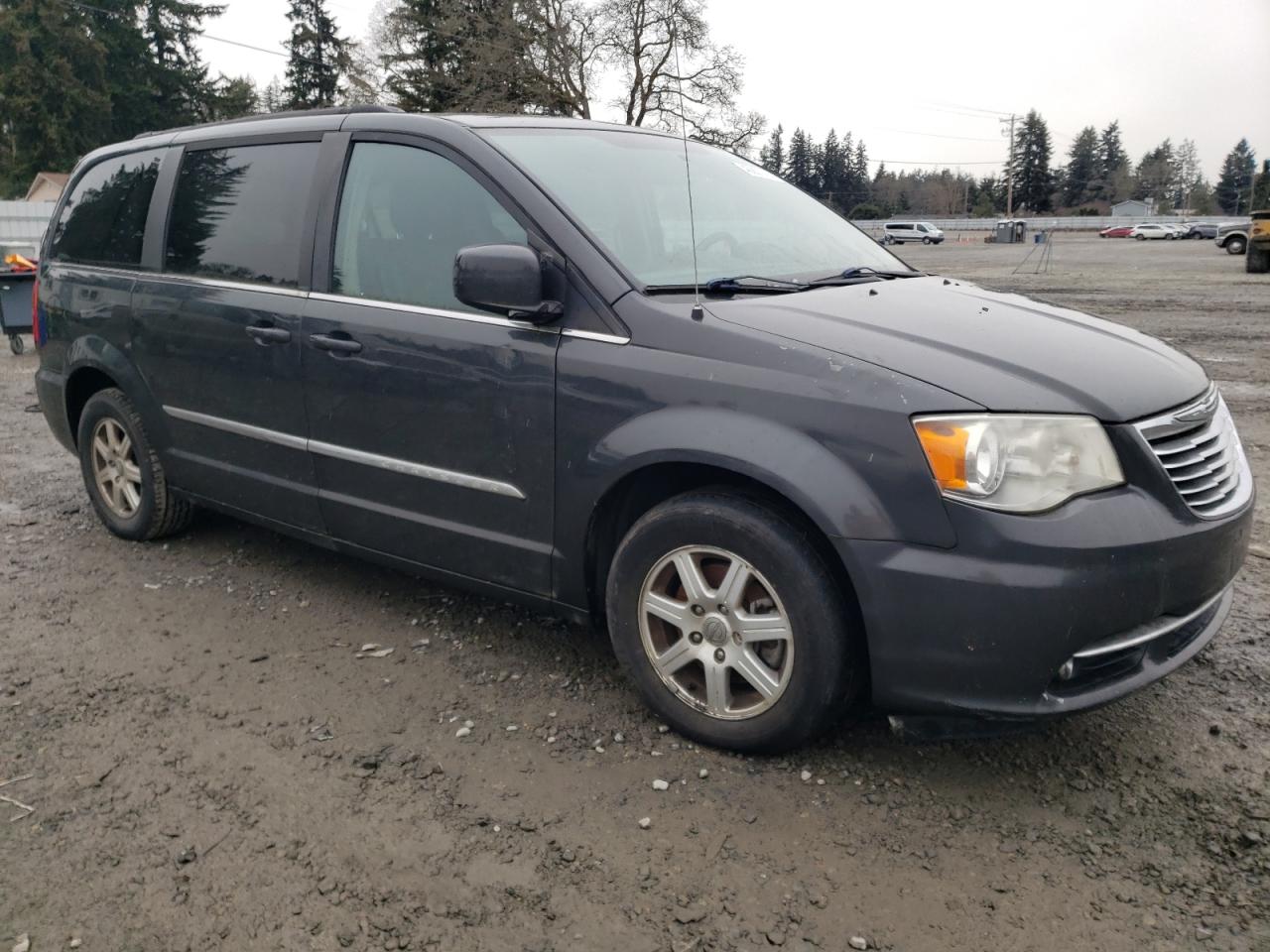 Chrysler Minivan Touring Image 8