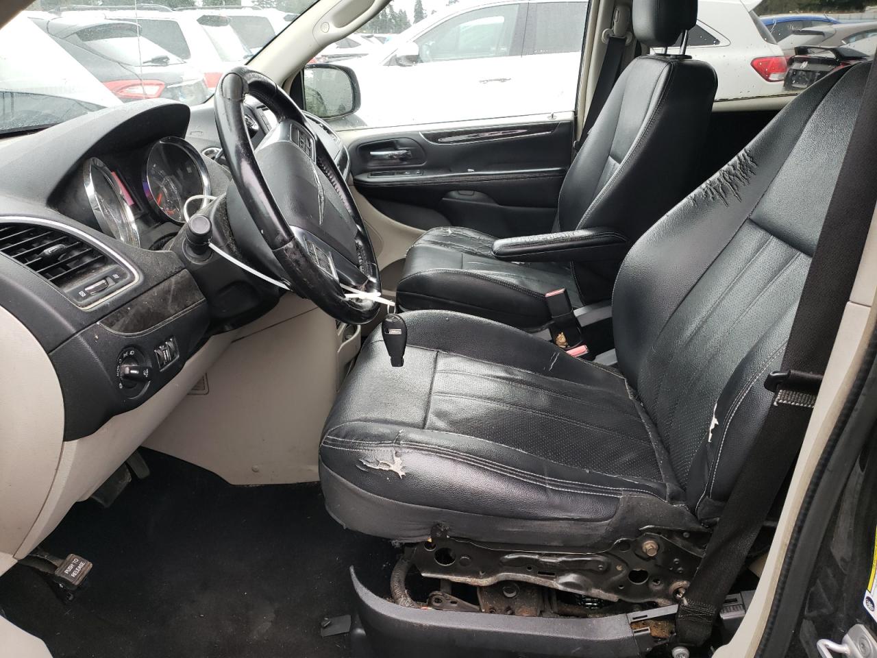 Chrysler Minivan Touring Image 10