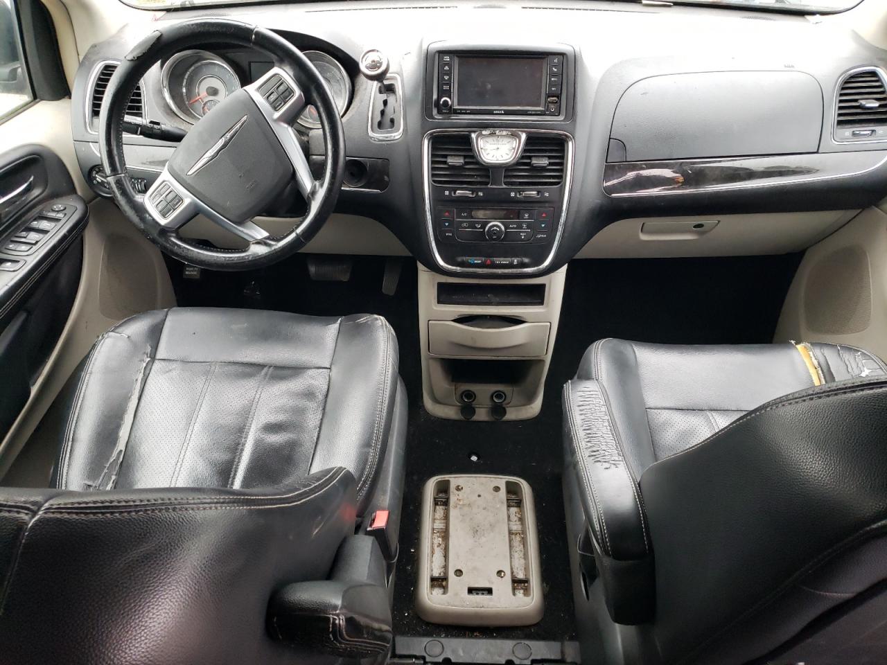 Chrysler Minivan Touring Image 13