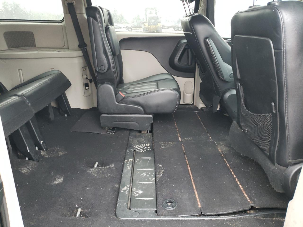 Chrysler Minivan Touring Image 6