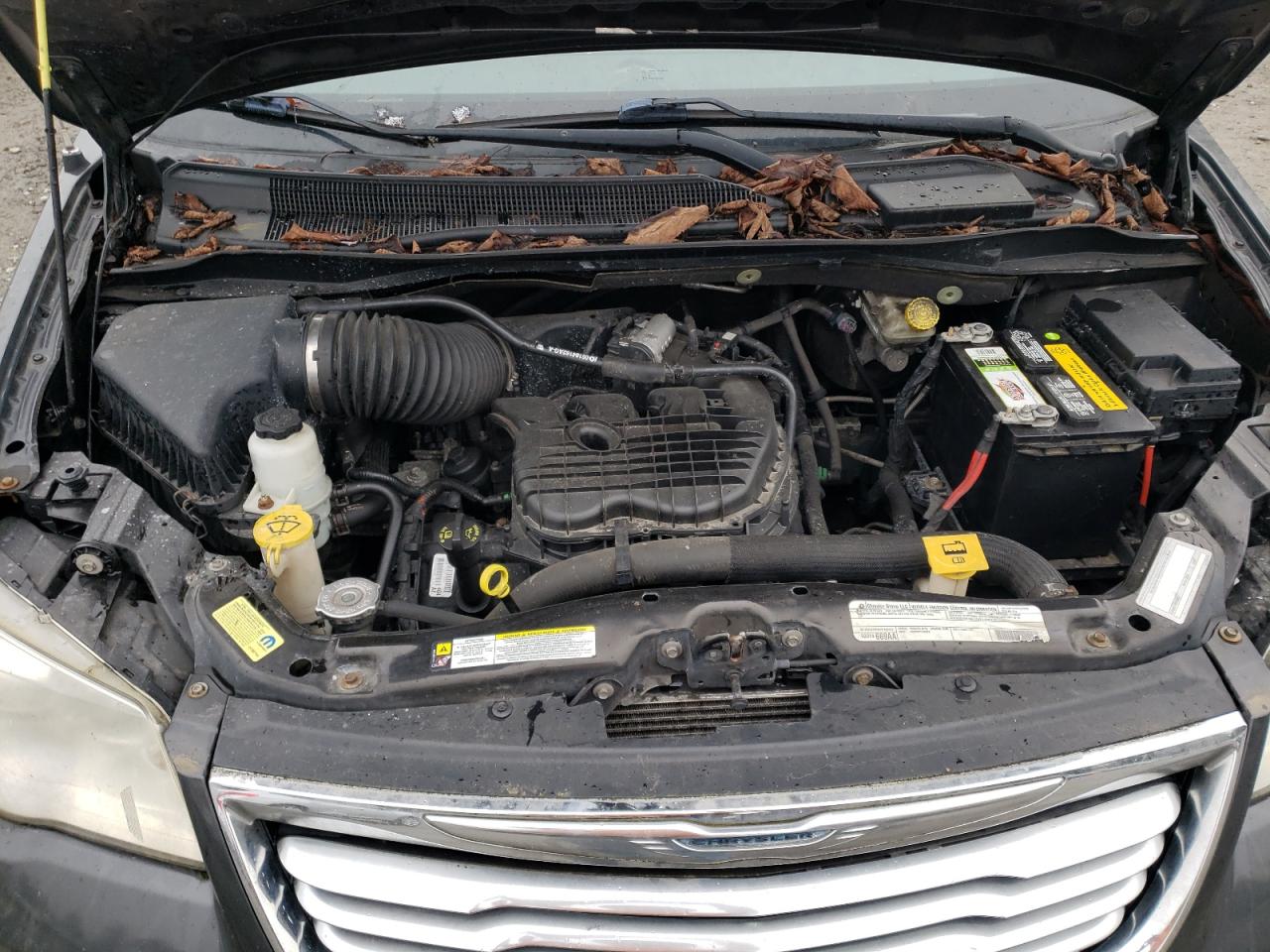 Chrysler Minivan Touring Image 9