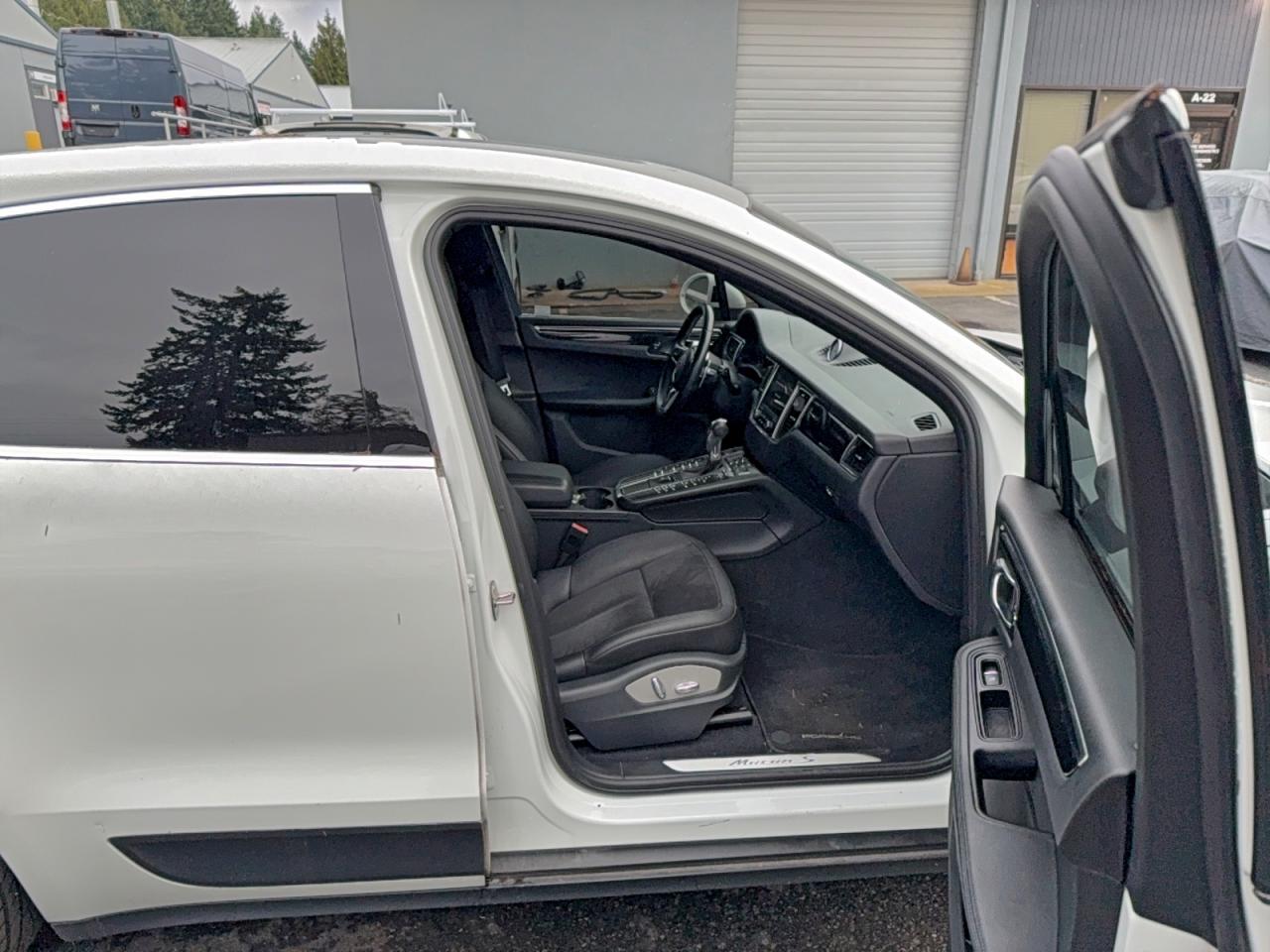Porsche Macan S Image 3