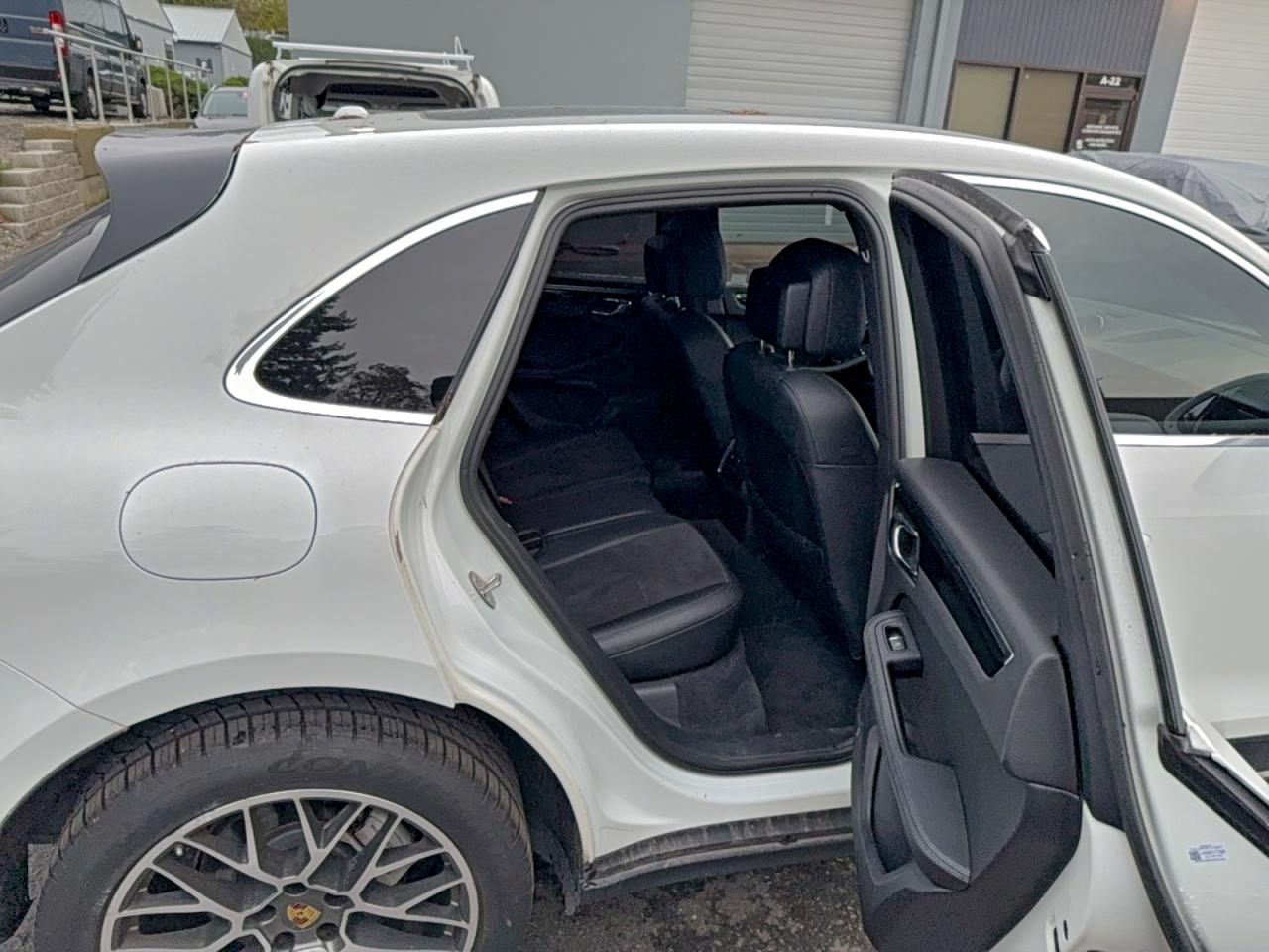 Porsche Macan S Image 7