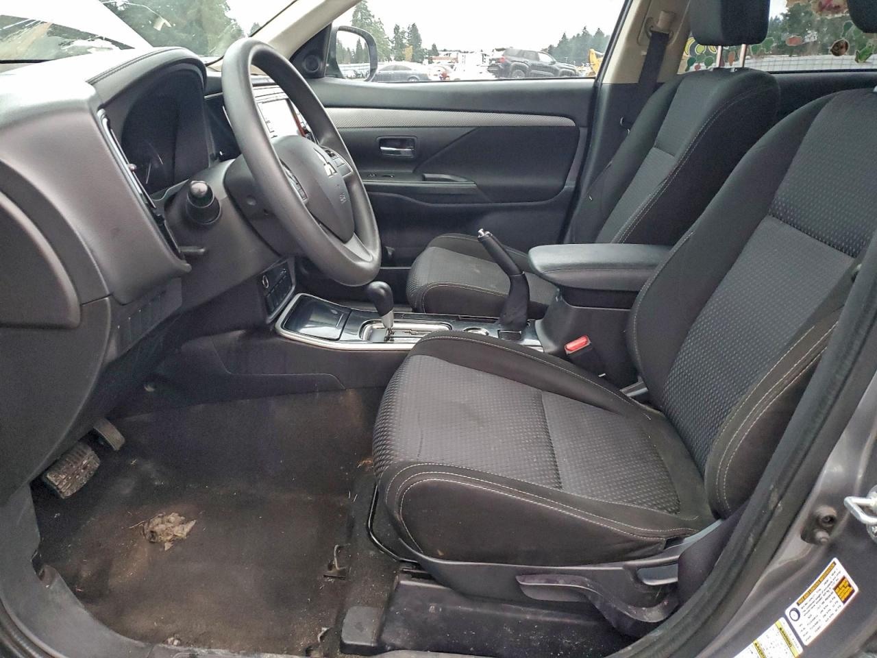 Mitsubishi Outlander Se Image 2