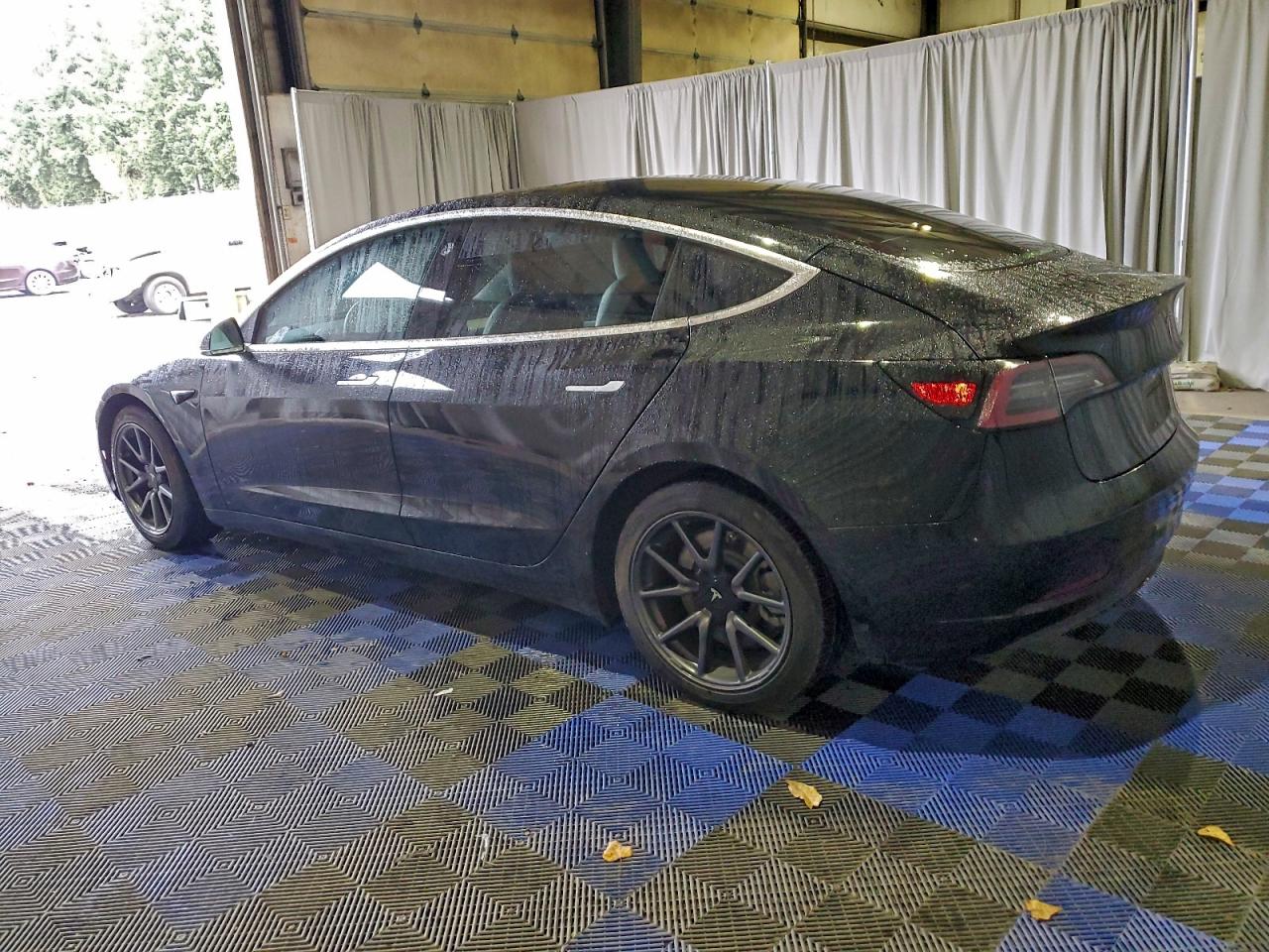Tesla Model 3 Image 4