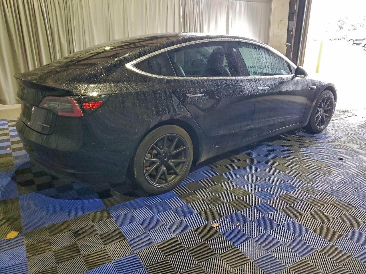 Tesla Model 3 Image 3