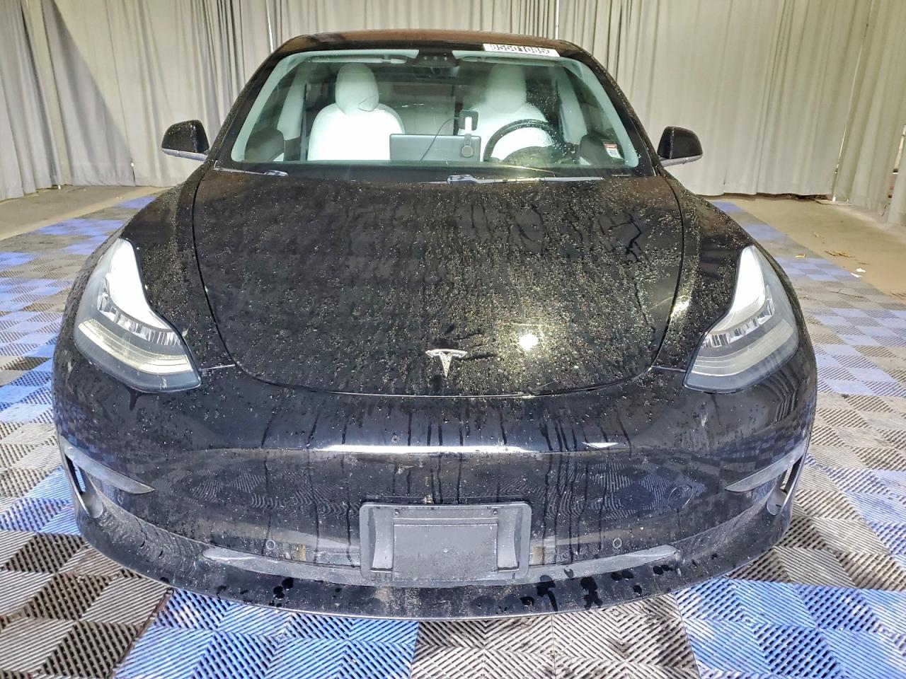 Tesla Model 3 Image 10