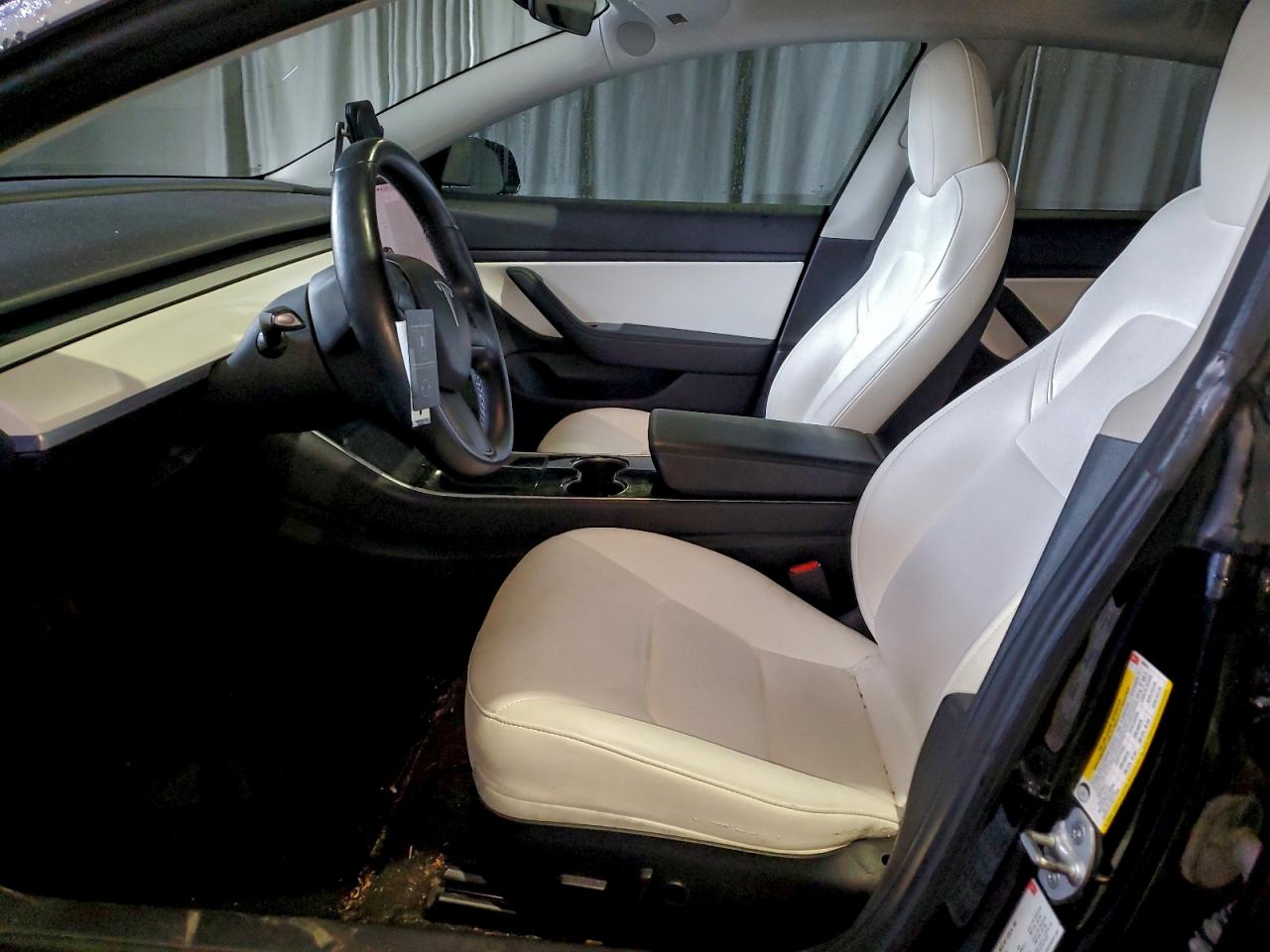 Tesla Model 3 Image 9