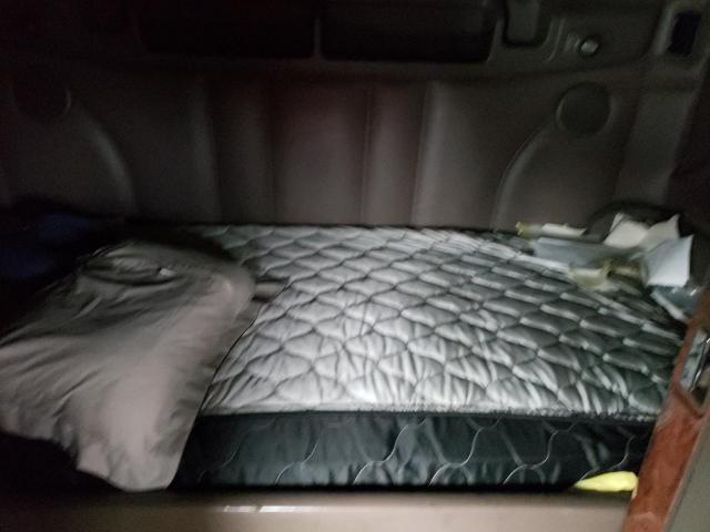 Peterbilt 587 Image 5