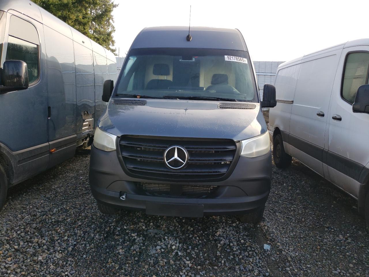 Mercedes-Benz Sprinter 2500/3500 Image 12