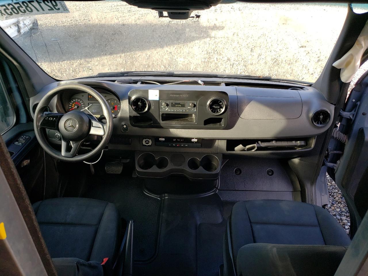 Mercedes-Benz Sprinter 2500/3500 Image 13