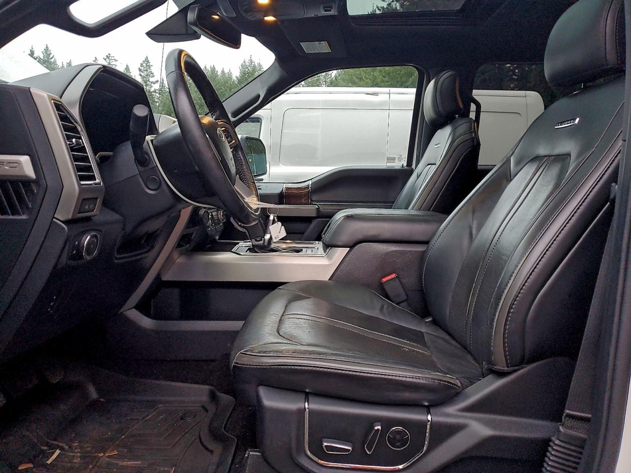 Ford F-150 Supercrew Image 4