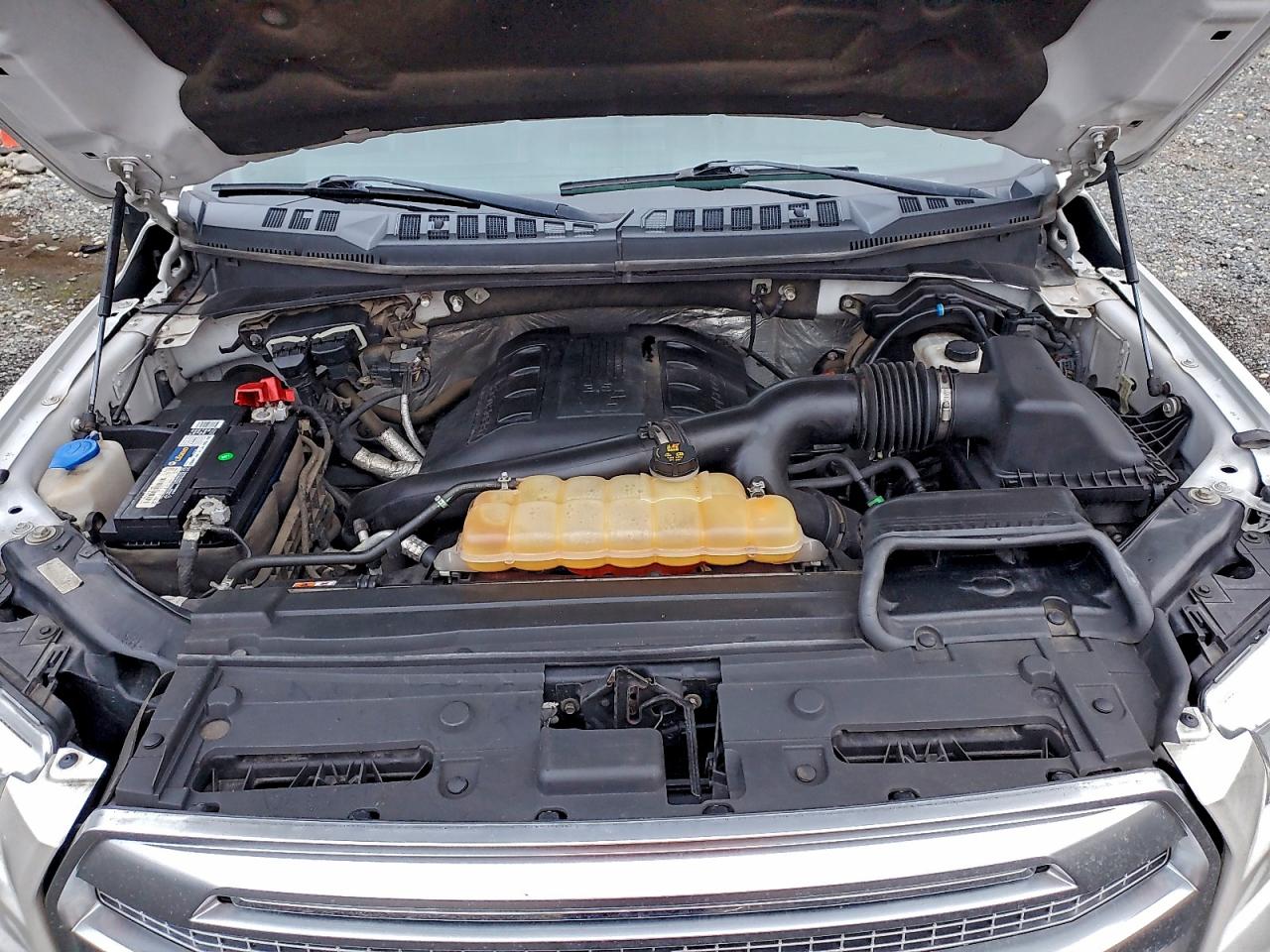 Ford F-150 Supercrew Image 7