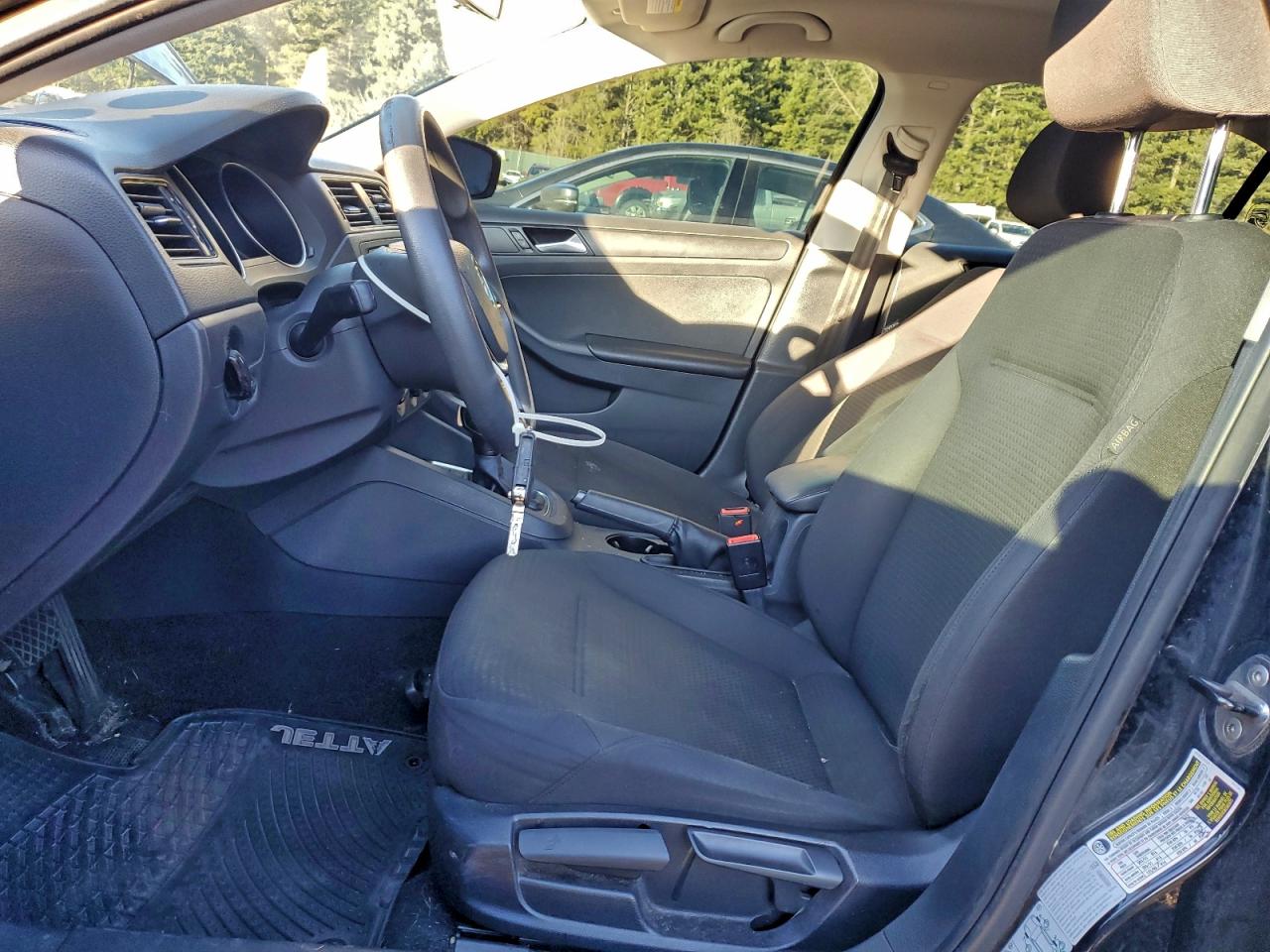 Volkswagen Jetta Base Image 4