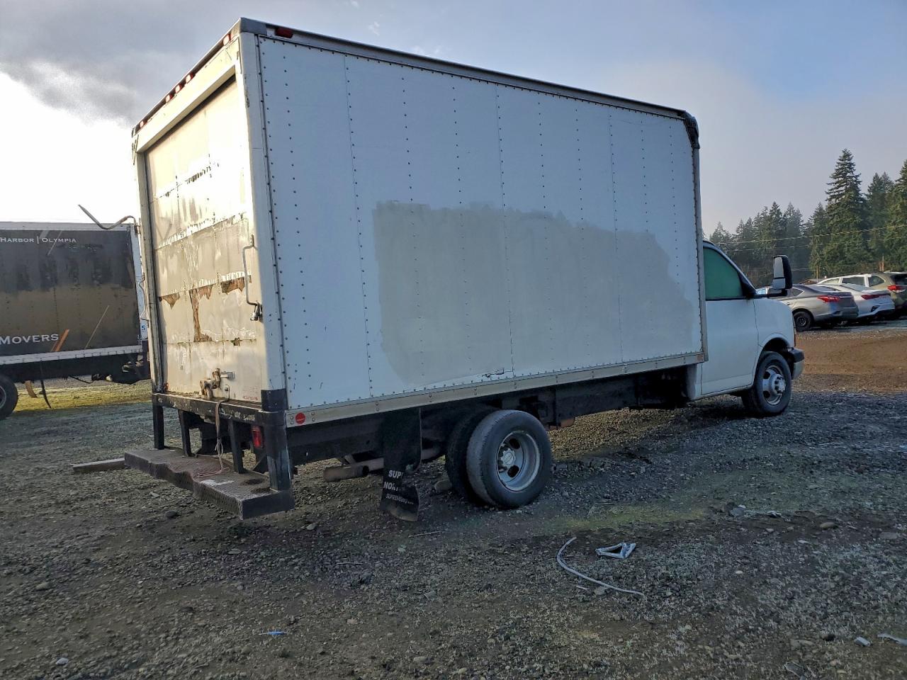 Chevrolet Express Image 2