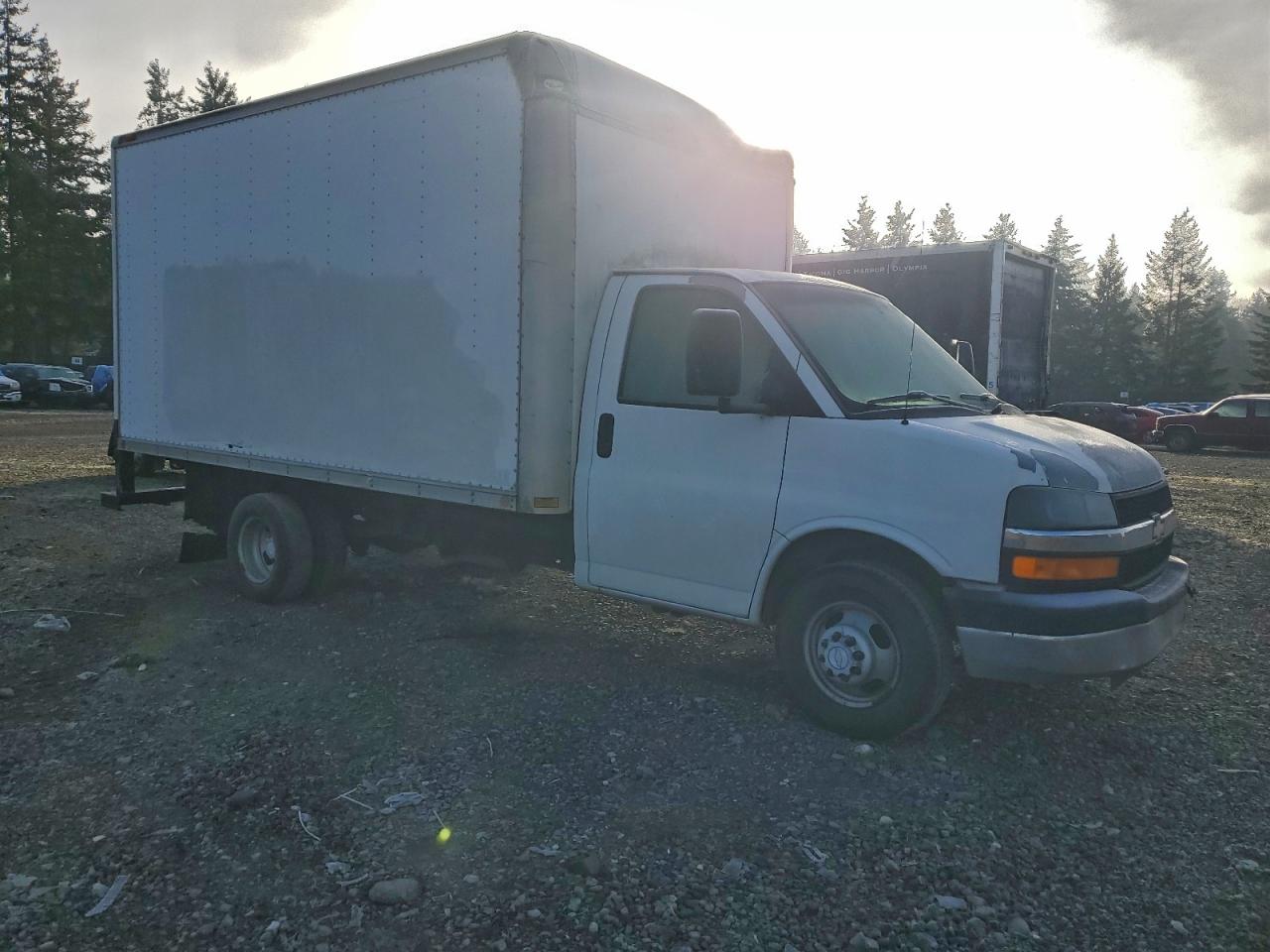 Chevrolet Express Image 4