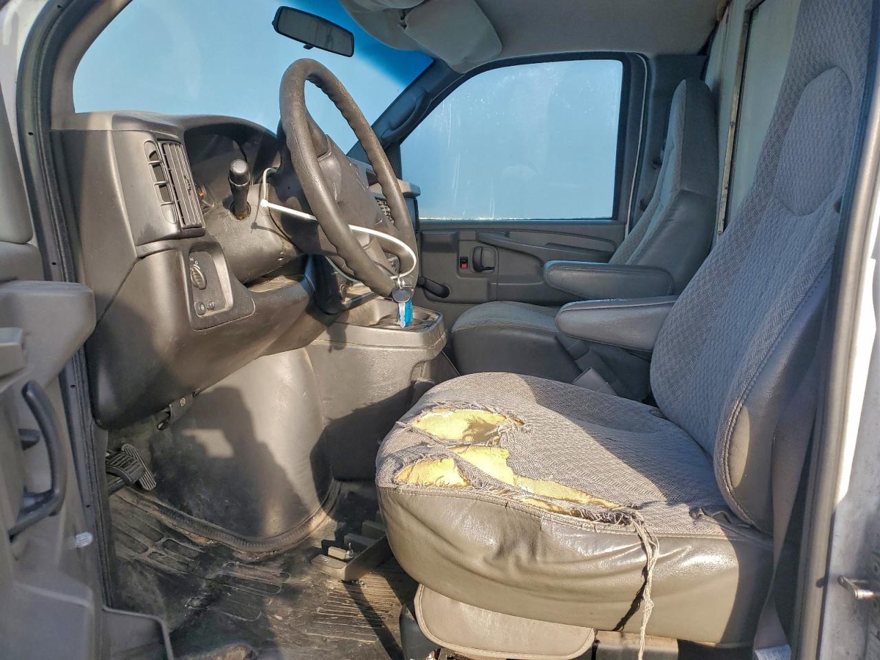 Chevrolet Express Image 6