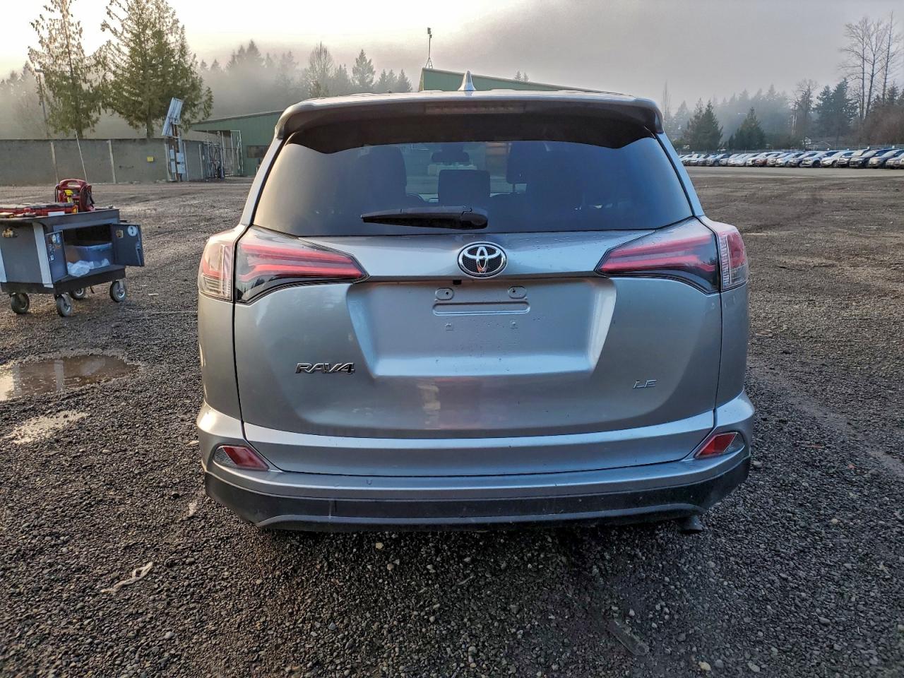 Toyota RAV4 Le Image 3