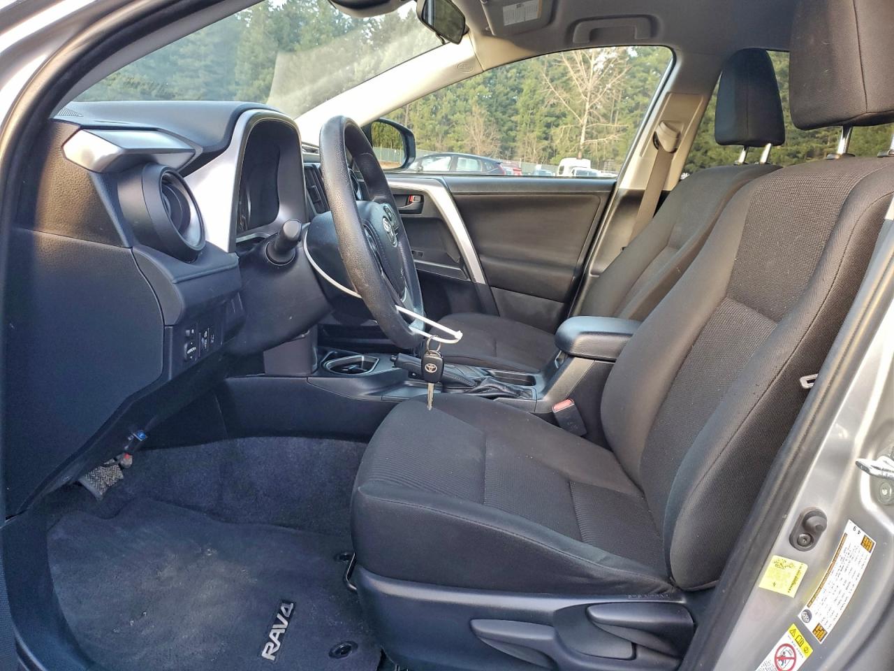 Toyota RAV4 Le Image 5