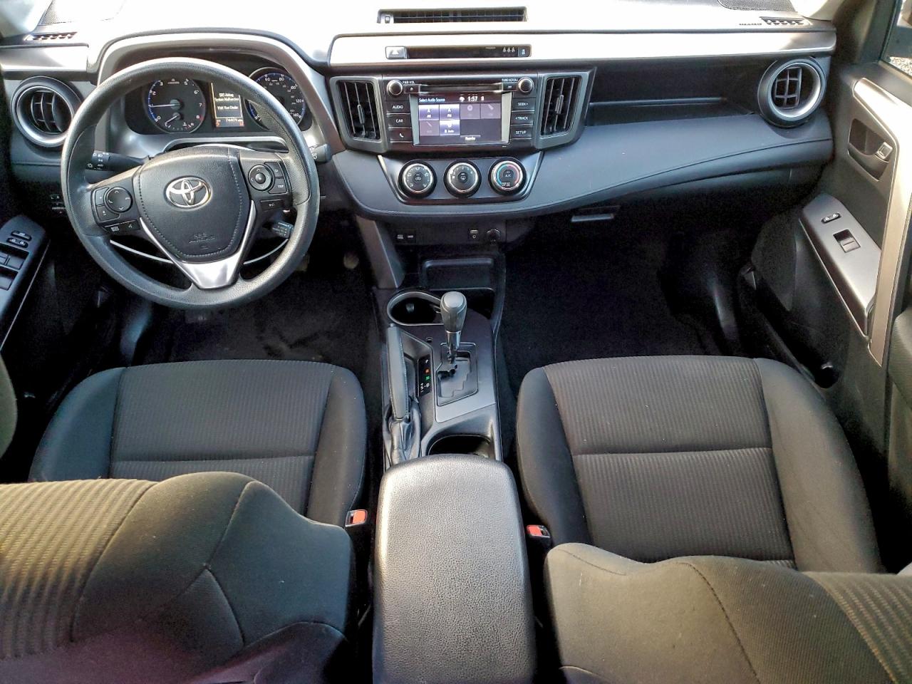 Toyota RAV4 Le Image 7