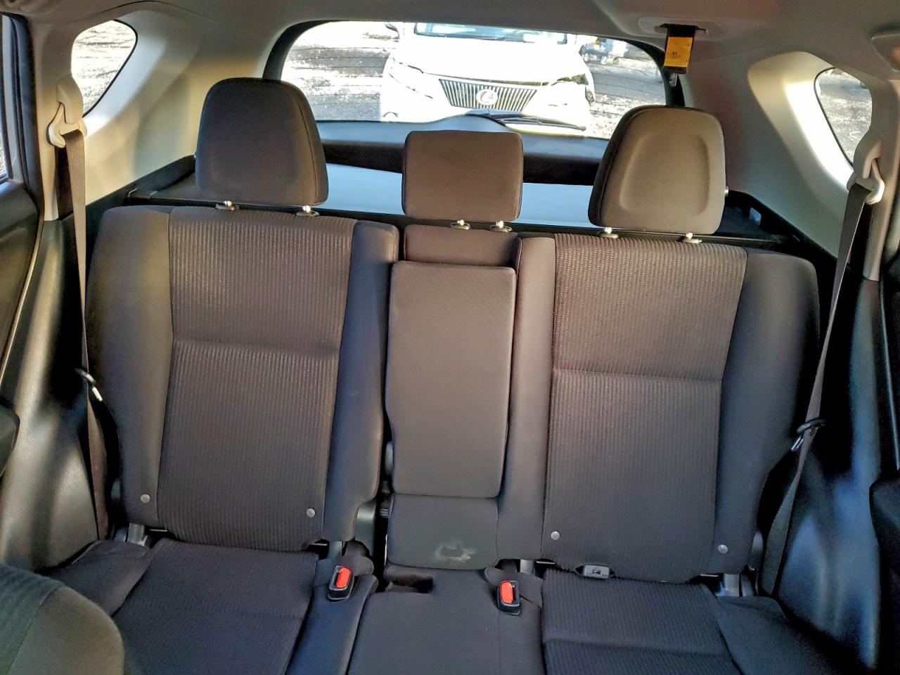 Toyota RAV4 Le Image 8