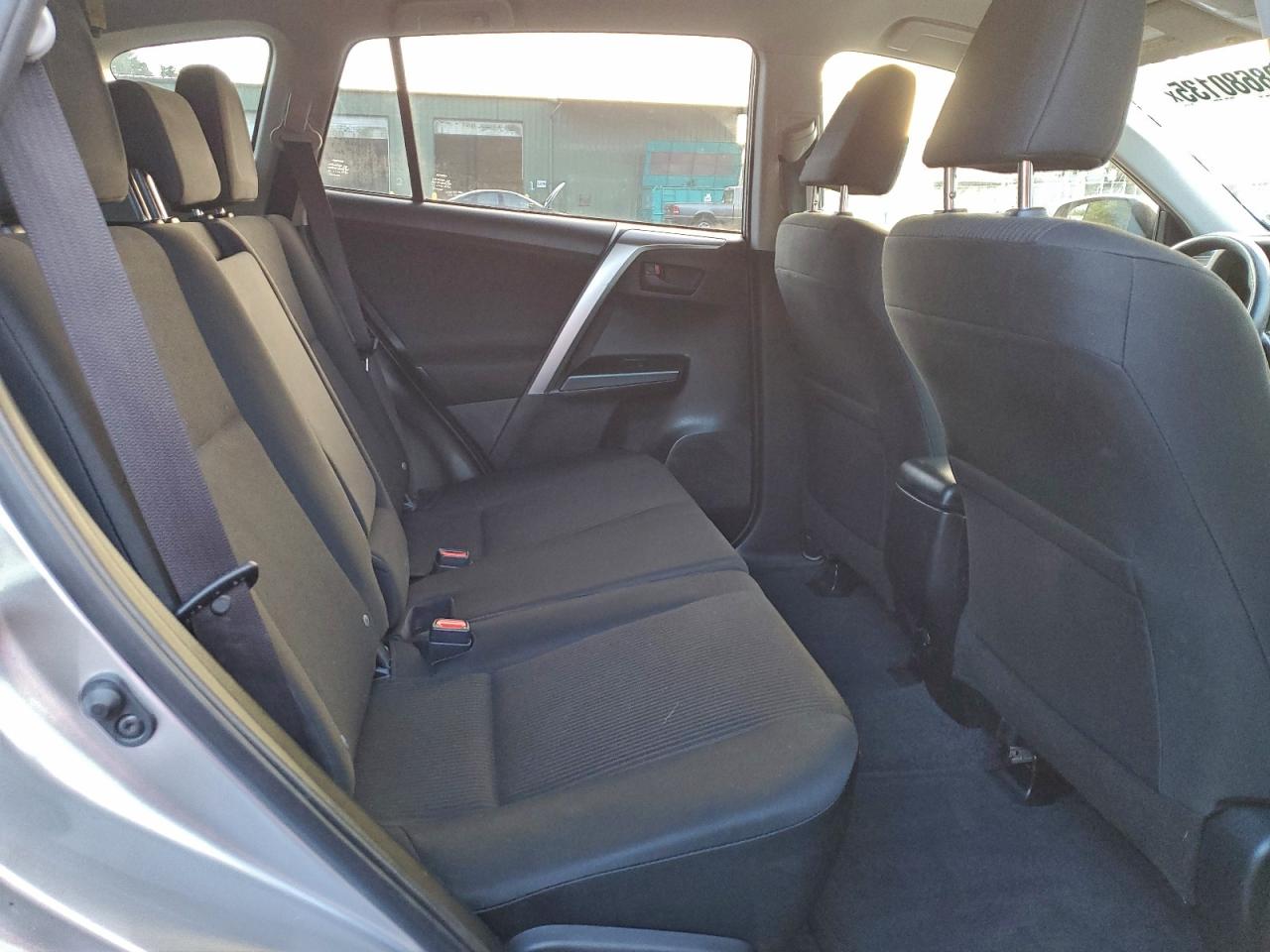 Toyota RAV4 Le Image 12