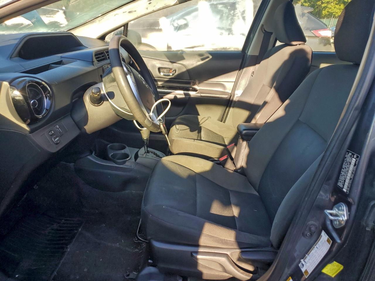 Toyota Prius Image 10