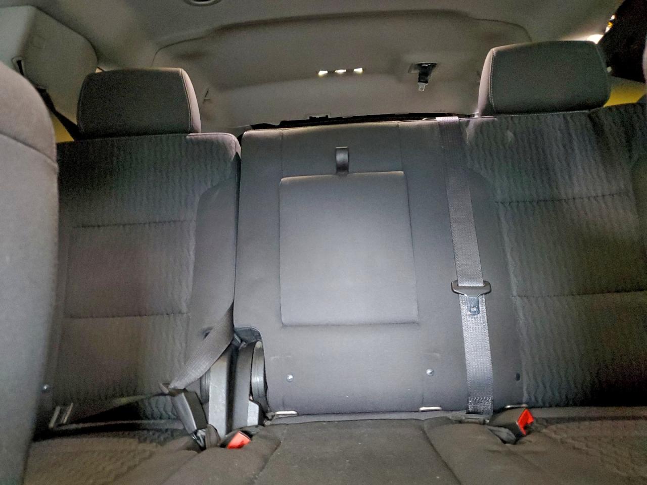 Chevrolet Suburban K1500 Ls Image 10