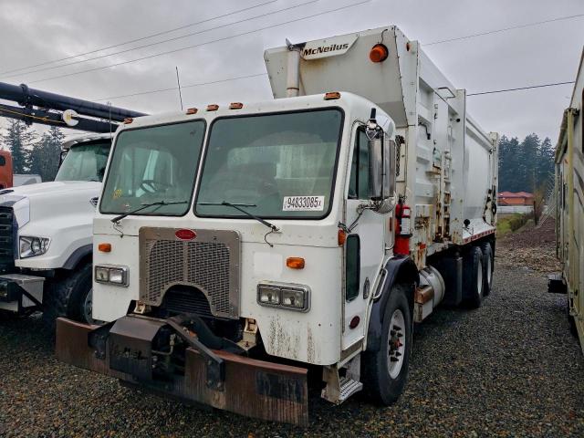 Peterbilt 320 Image 4