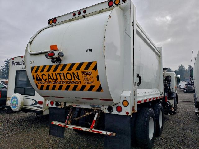 Peterbilt 320 Image 2