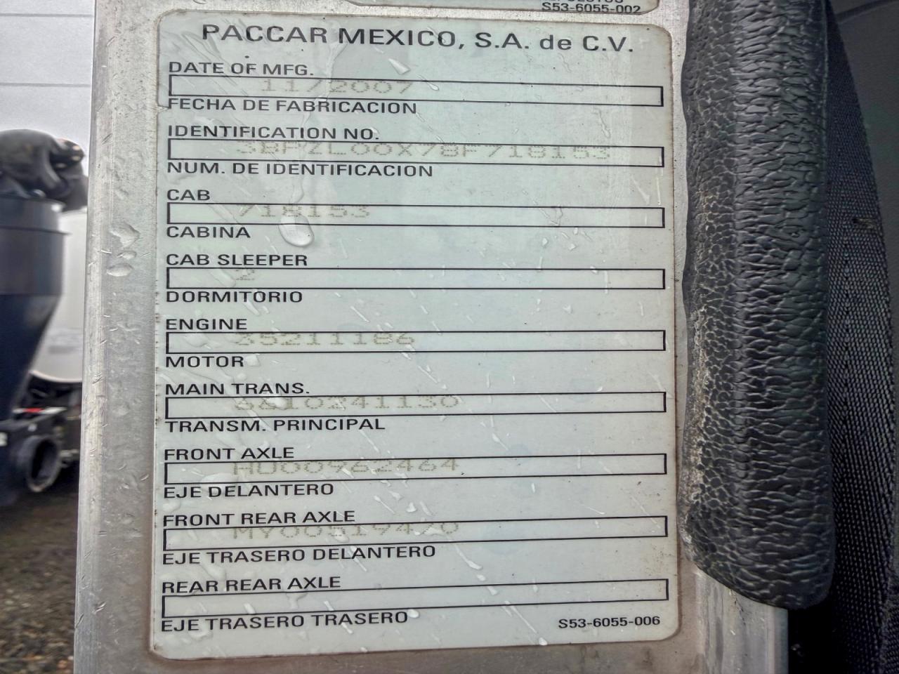 Peterbilt 320 Image 9