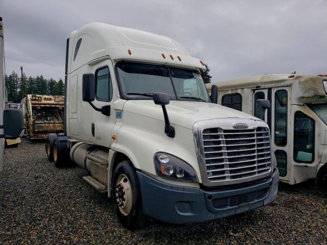 Salvage Freightliner Cascadia 1