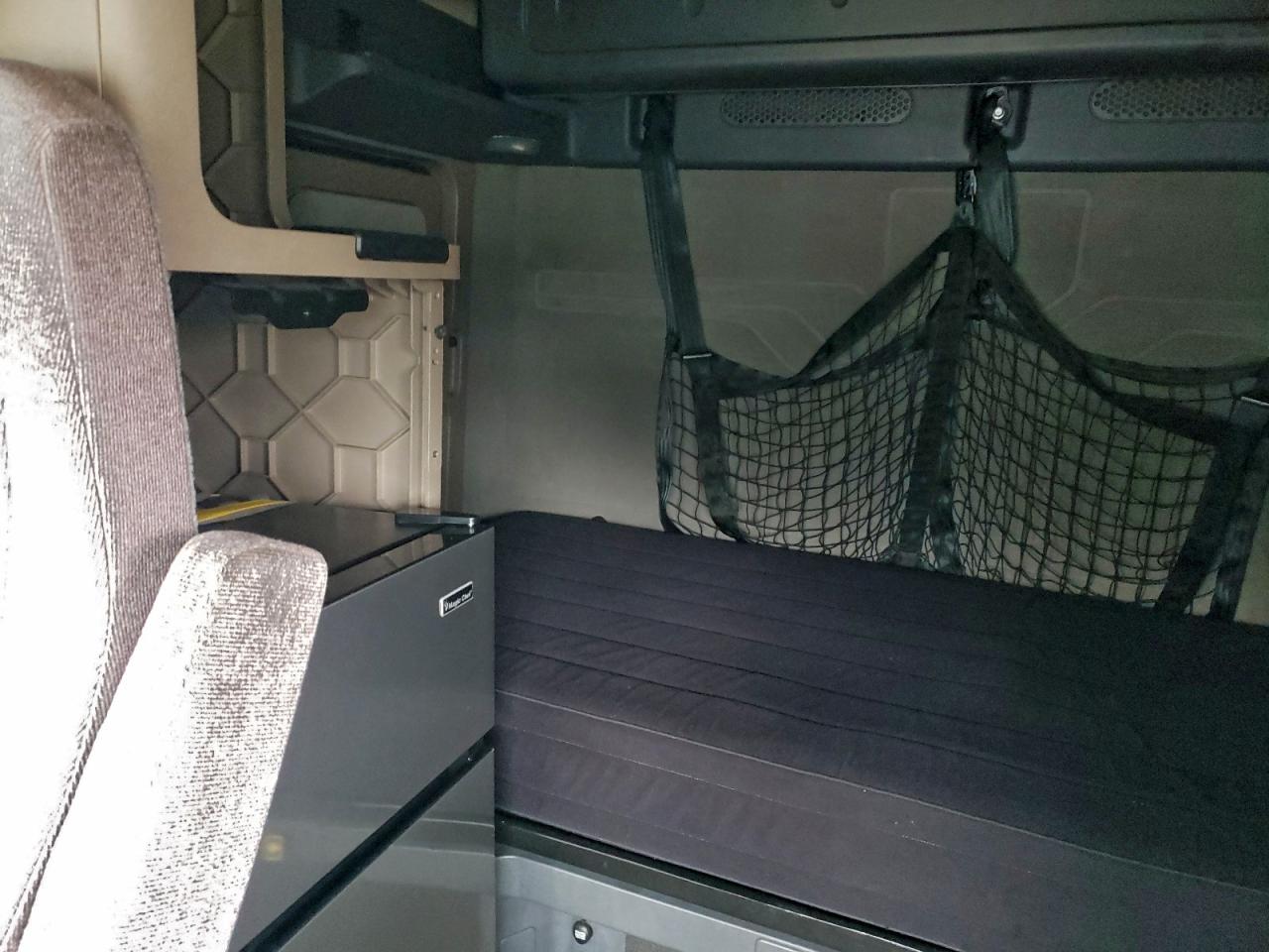 Freightliner Cascadia 1 Image 2