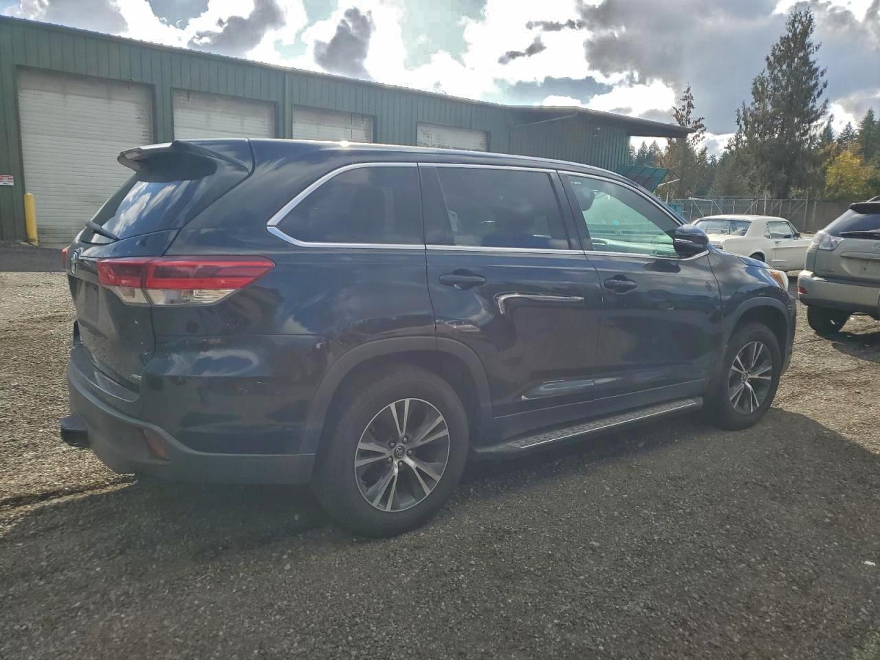 Toyota Highlander Le Image 2